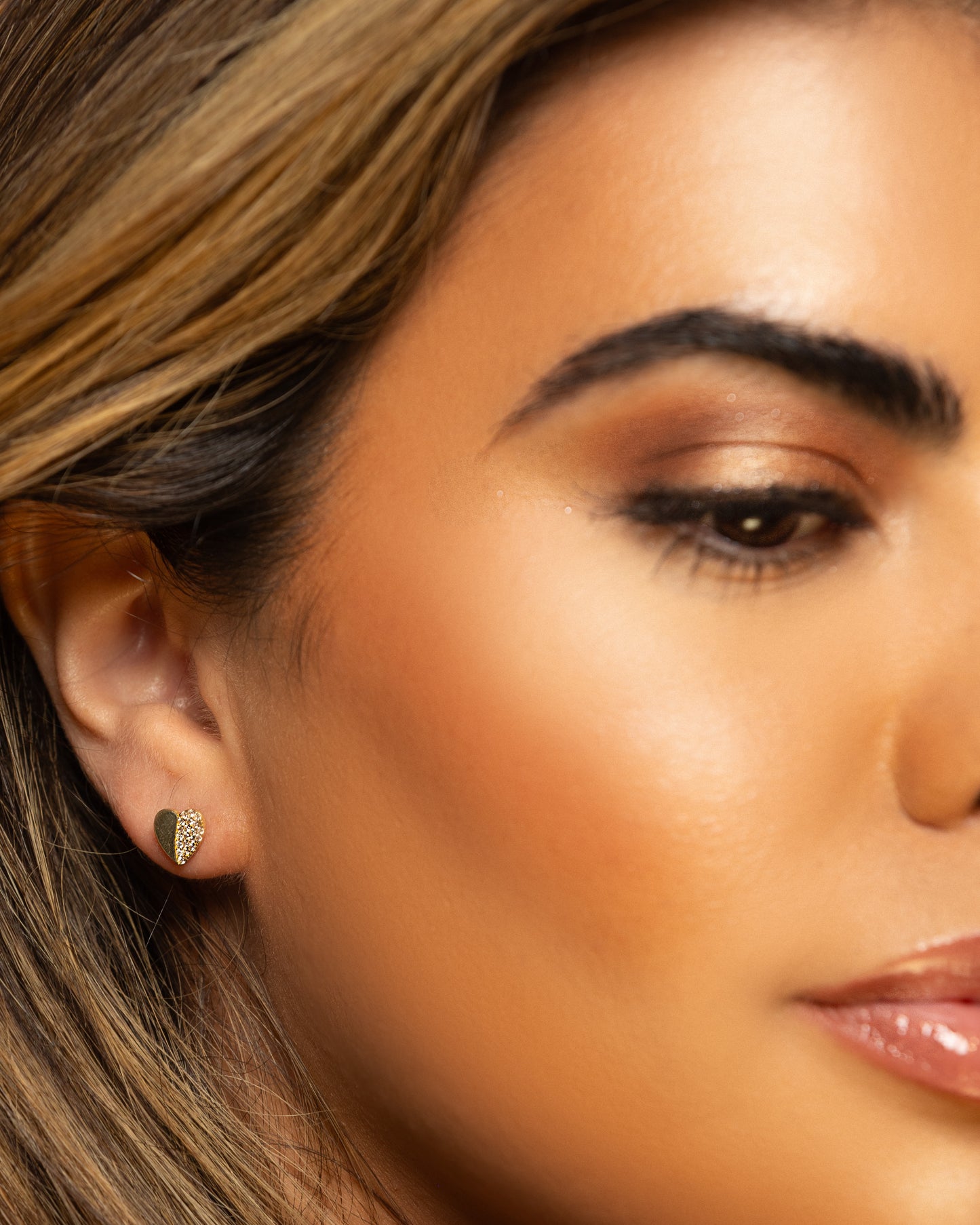Aretes Heartfelt Radiance