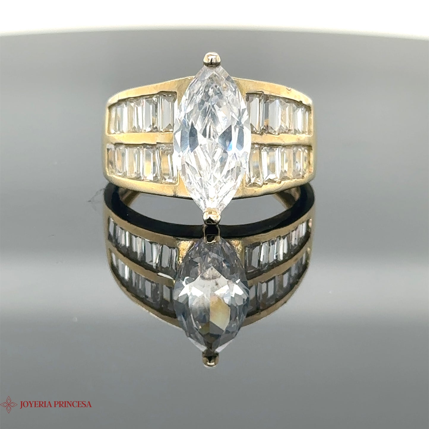 Anillo de compromiso ovalado 14K
