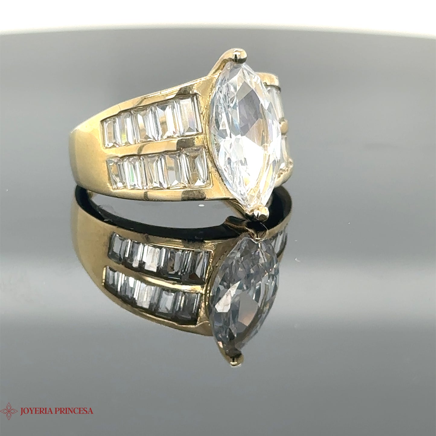 Anillo de compromiso ovalado 14K