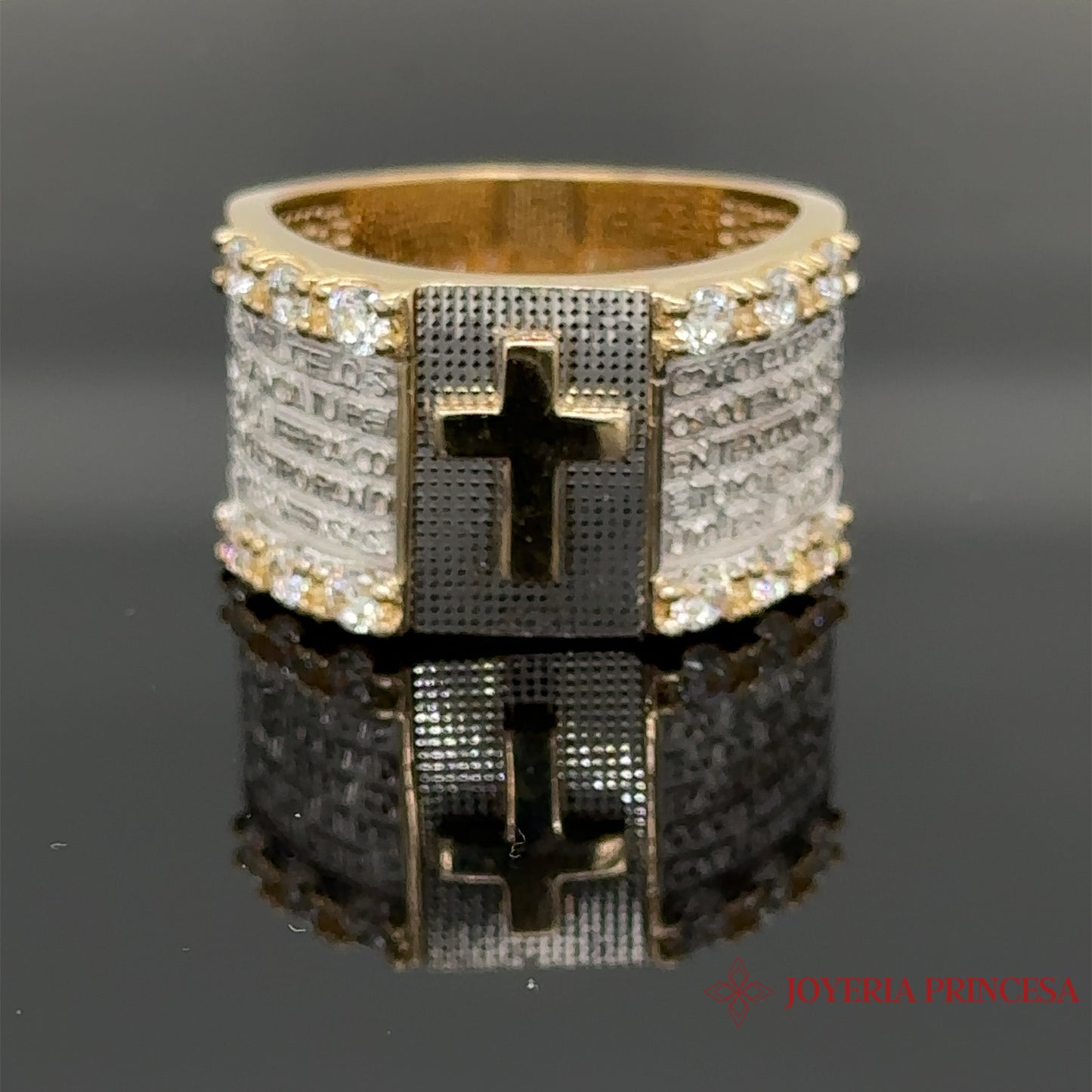 Anillo con cruz de oro amarillo y blanco de 14 quilates