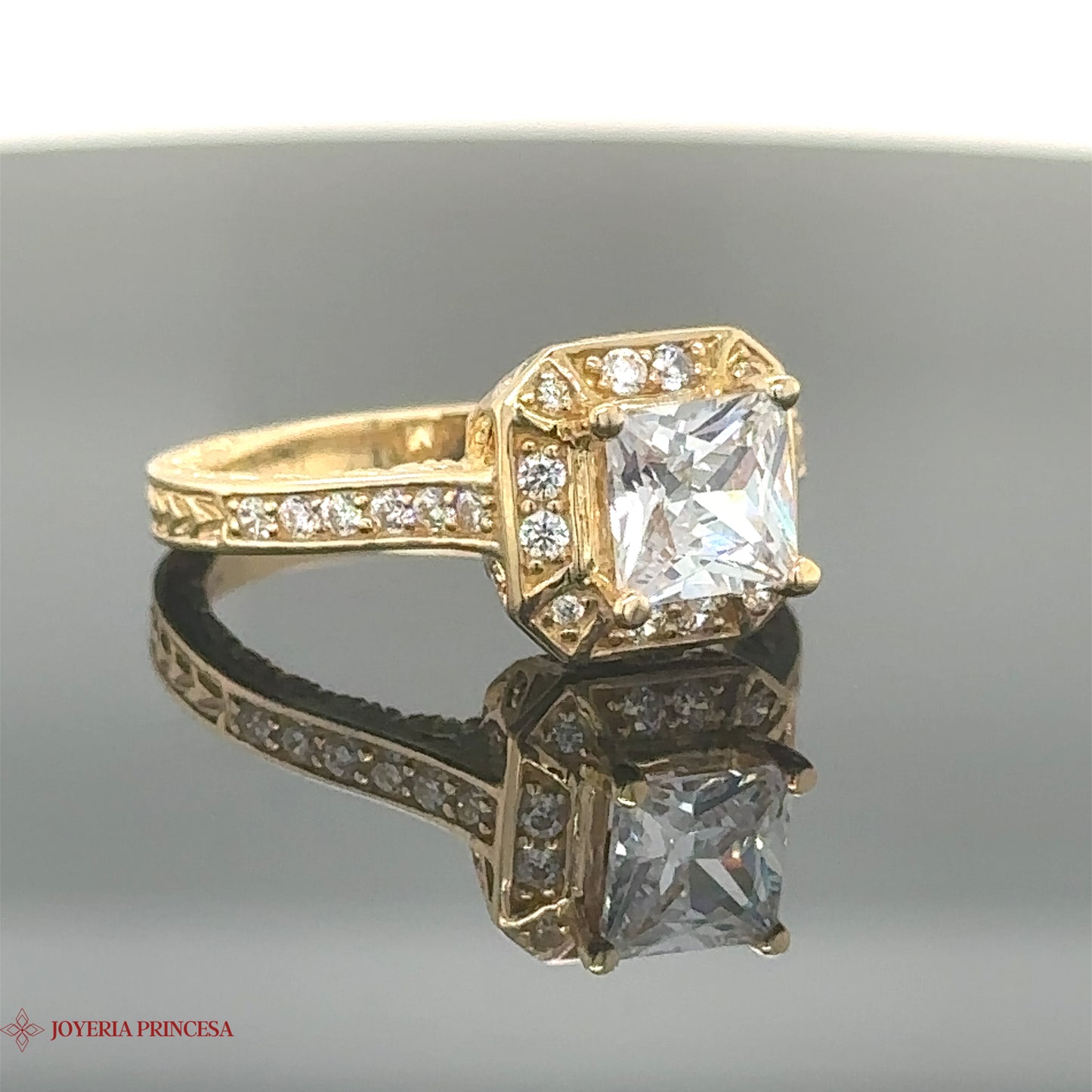 Anillo de compromiso con circonita cuadrada 14K