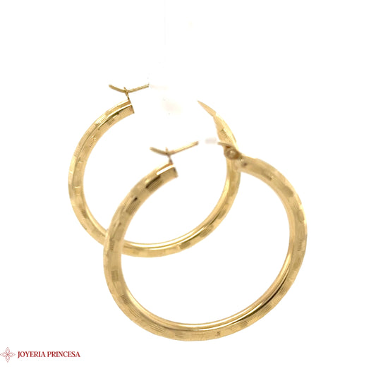 Aretes de aro de oro de 14 quilates con brillo sofisticado