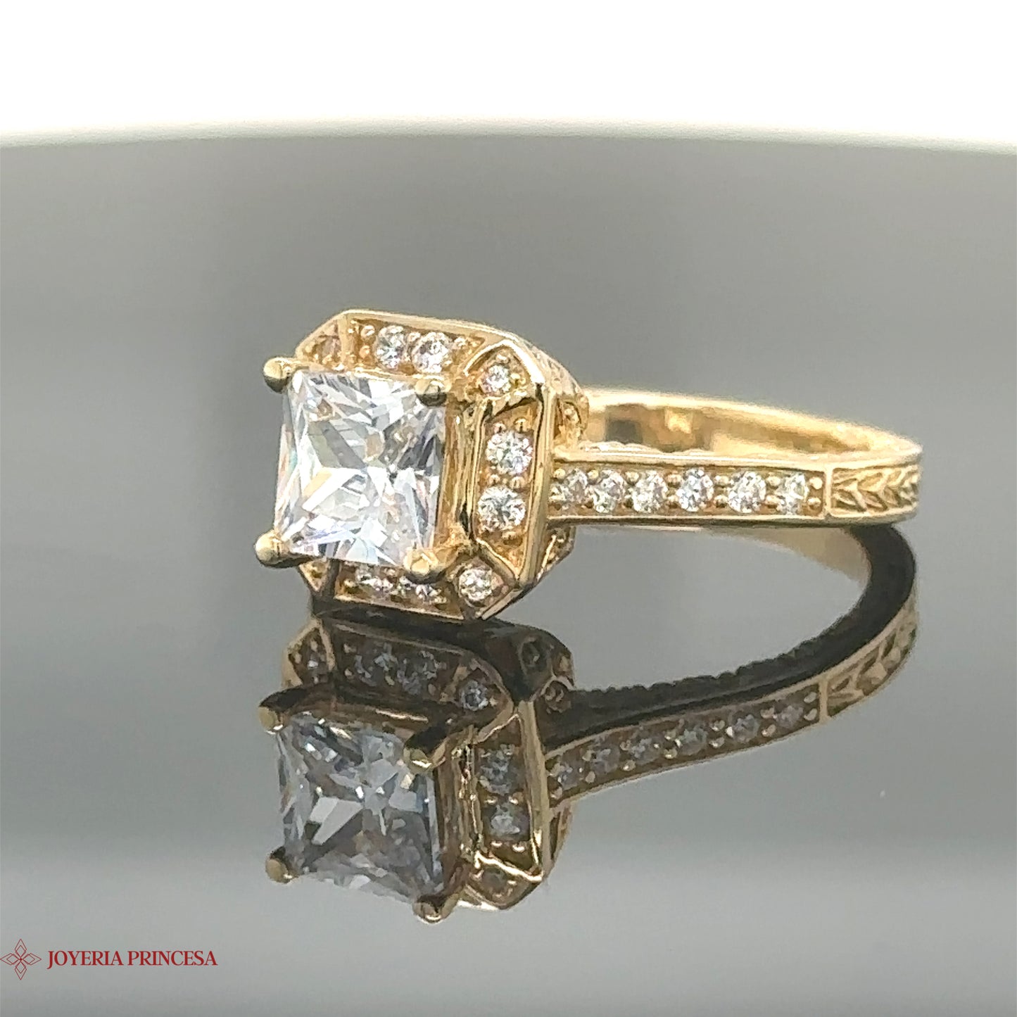 Anillo de compromiso con circonita cuadrada 14K