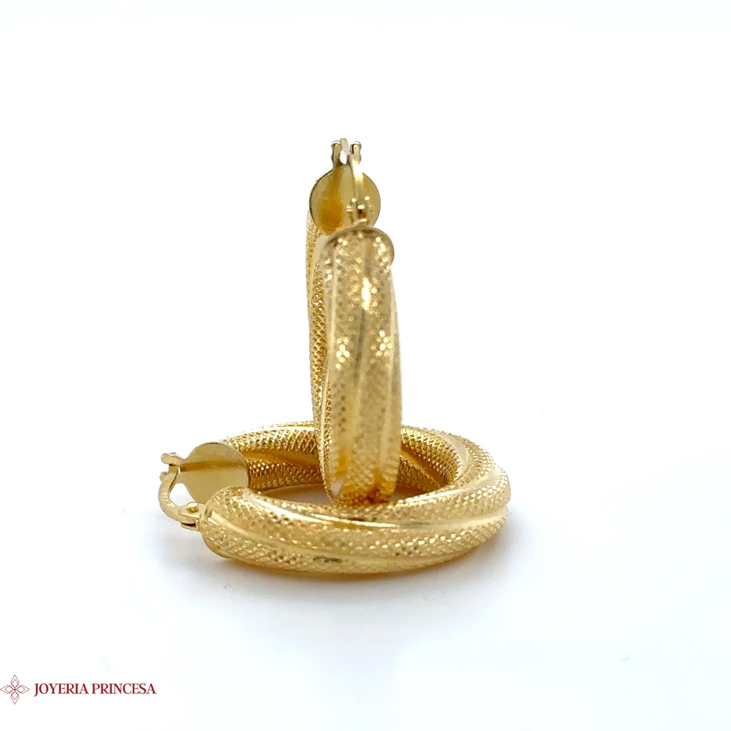 Elegantes Aretes de aro de oro de 14 quilates con textura