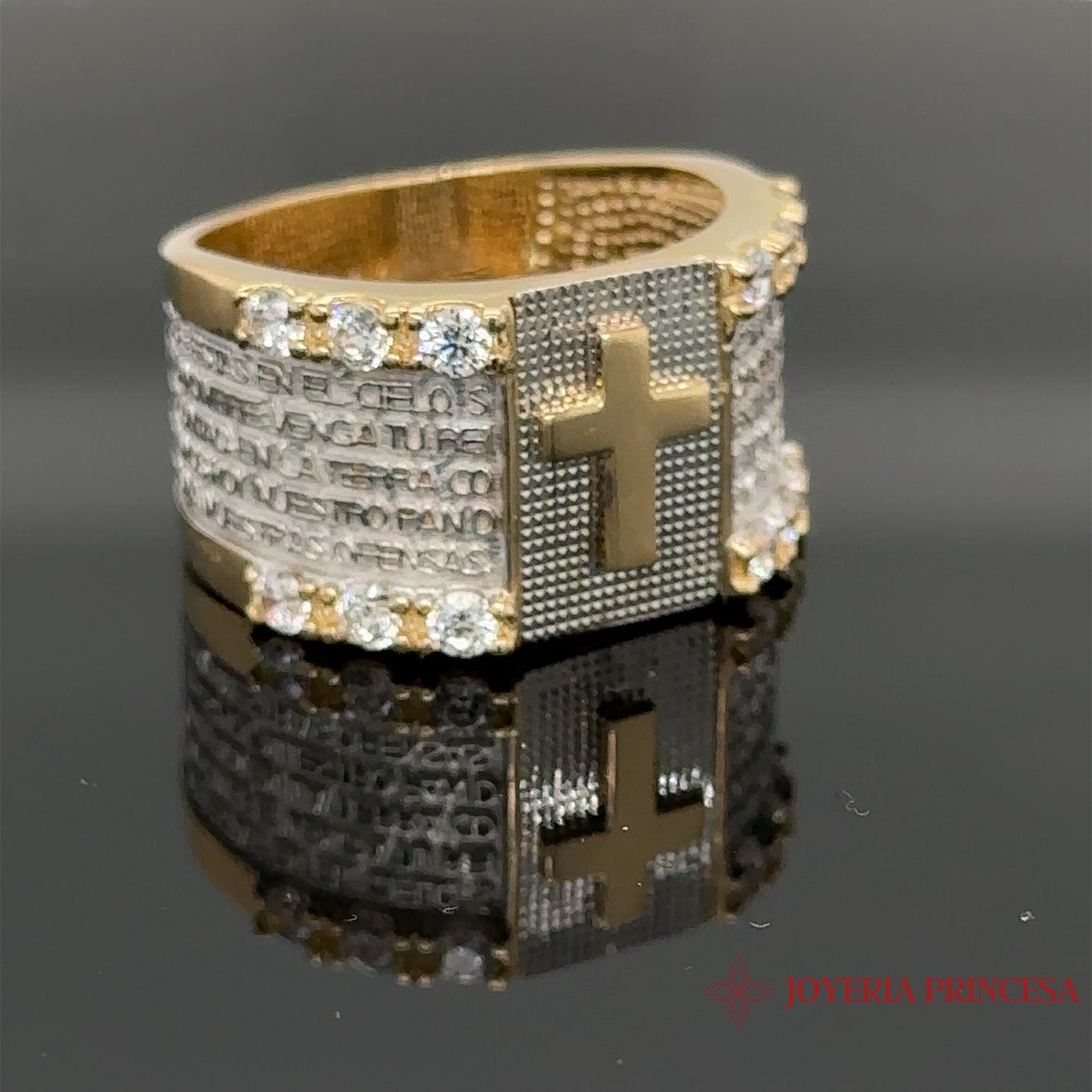 Anillo con cruz de oro amarillo y blanco de 14 quilates