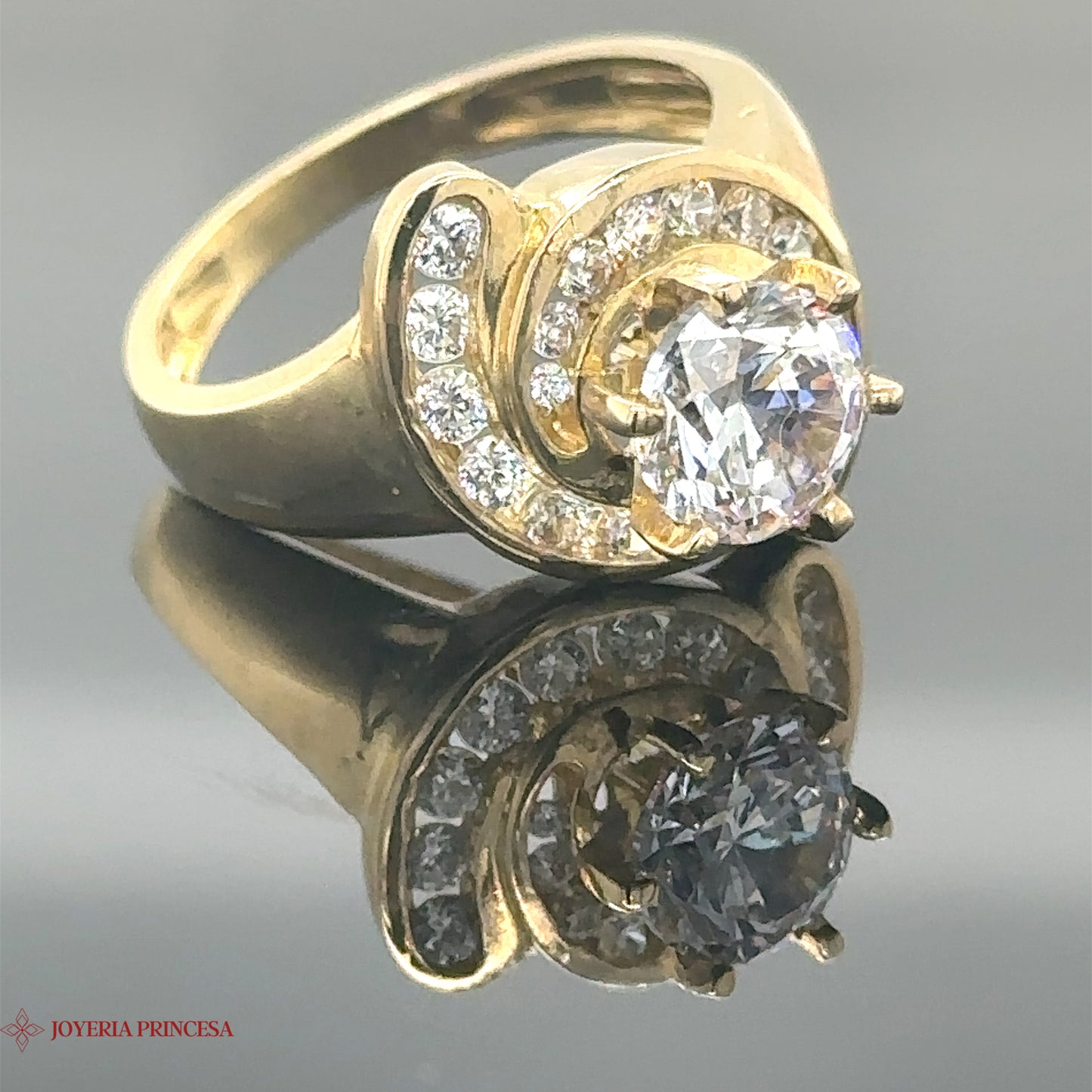 10K Twirled Zirconia Anillo de Compromiso