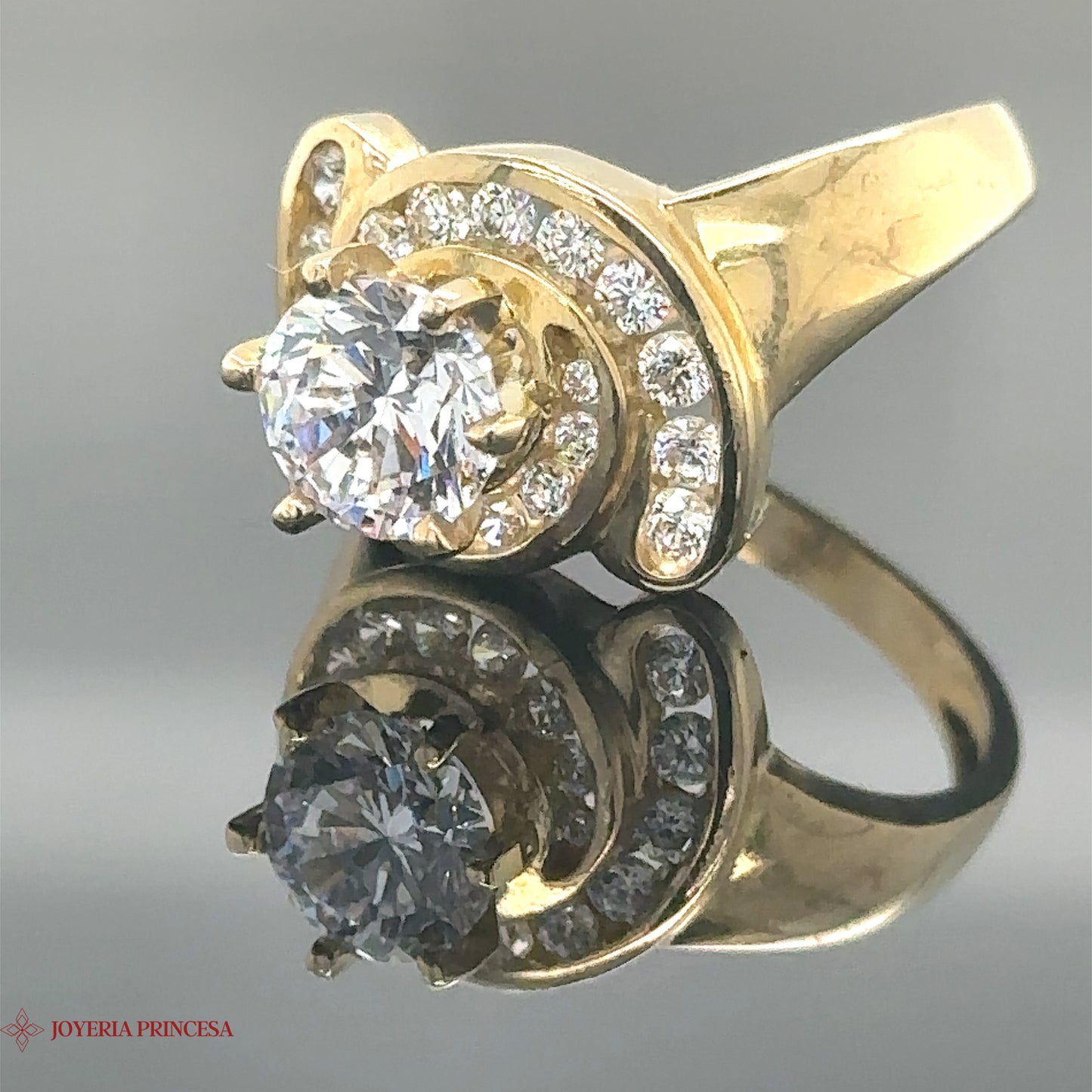 10K Twirled Zirconia Anillo de Compromiso
