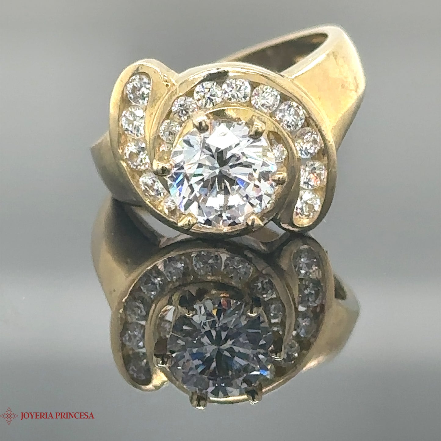 10K Twirled Zirconia Anillo de Compromiso