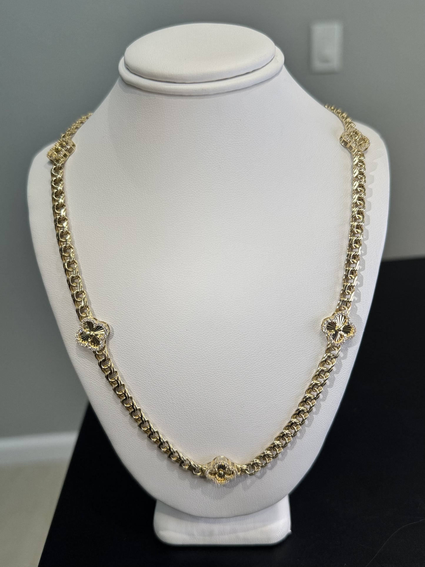 10K 18in 4.7mm Chino Link Necklace with Diamond Cut Clovers