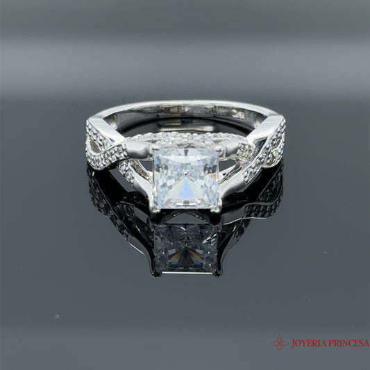Anillo de compromiso Twisted de oro blanco de 14 quilates