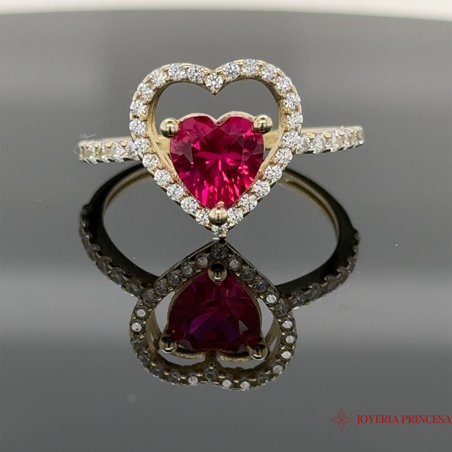 10K Anillo Doble Corazón Zirconia