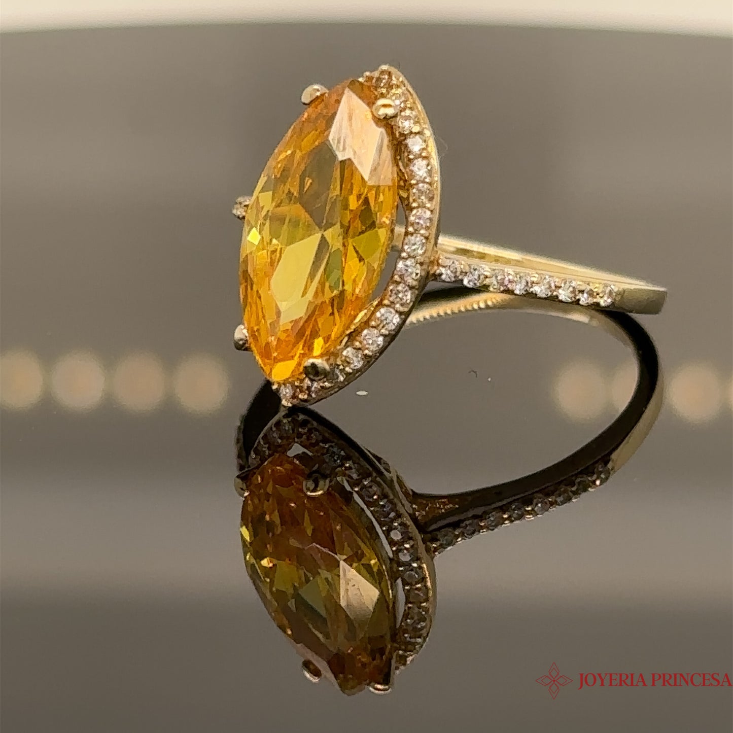 Anillo de 14 quilates con circonita marquesa-topacio