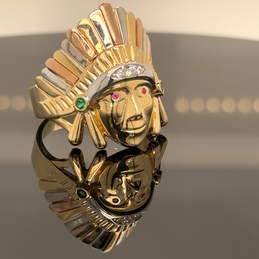 Anillo de oro de 14 quilates Jefe Tribal con circonitas rojas, verdes y blancas