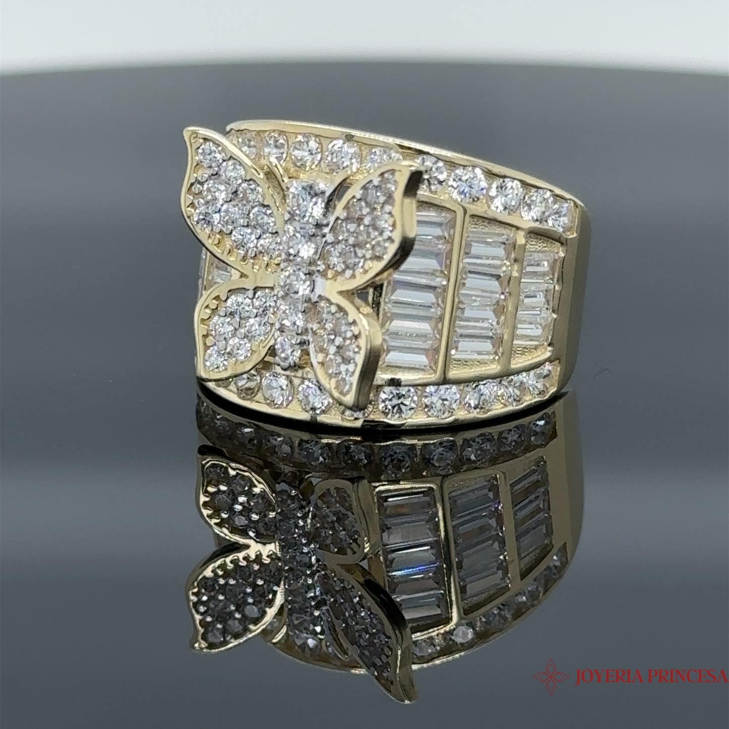 Anillo de mariposa con circonita de 14 quilates