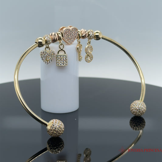 Pulsera Pandora 14K con colgantes