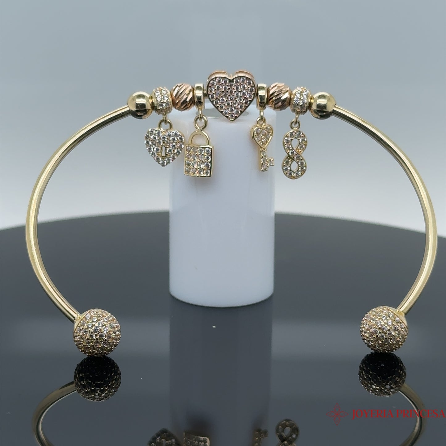 Pulsera Pandora 14K con colgantes