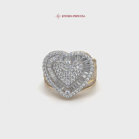 Anillo de oro de 14 quilates con corazón de circonita y detalles de baguette