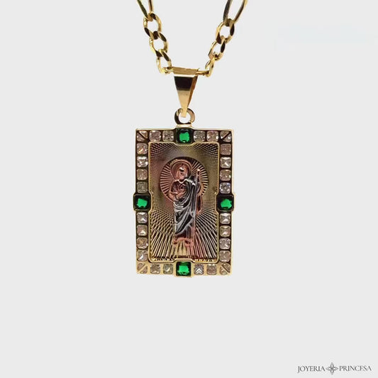 Colgante de oro de 14 quilates San Judas con piedras preciosas verdes