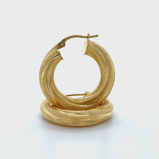 Elegantes Aretes de aro de oro de 14 quilates con textura