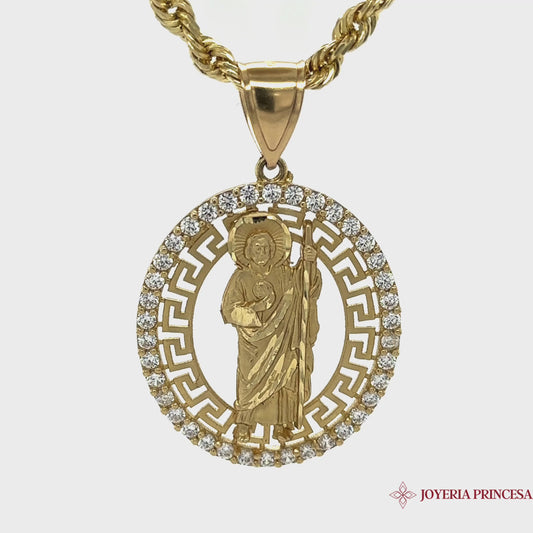 Colgante San Judas de oro de 14 quilates rodeado de circonitas