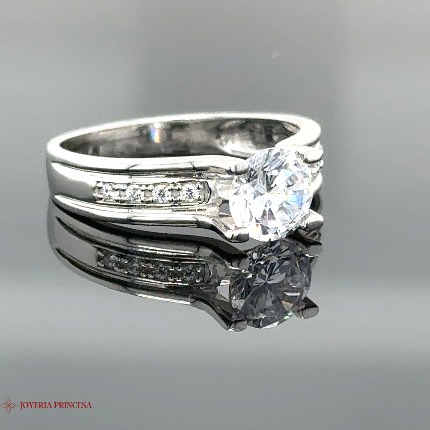 Anillo de compromiso de oro blanco de 14 quilates