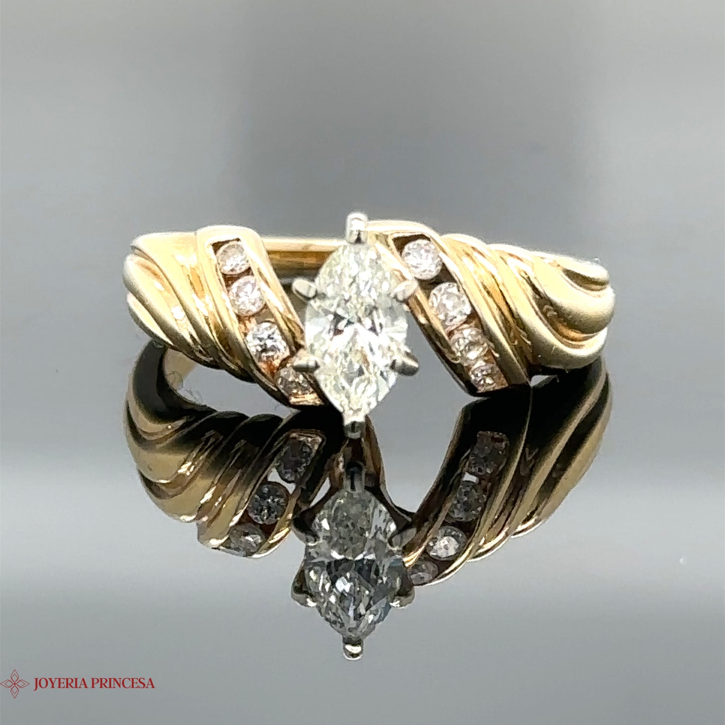 Anillo de compromiso de diamantes 14K