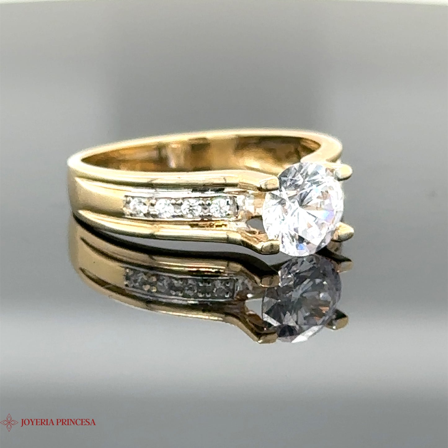 Anillo de compromiso con circonita de 14 quilates