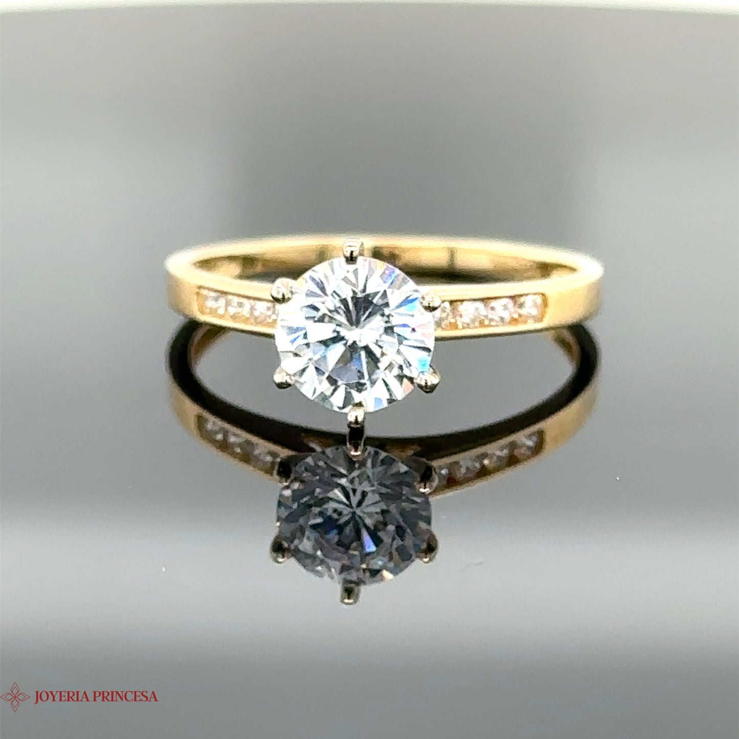 Anillo de compromiso con circonita de 14 quilates