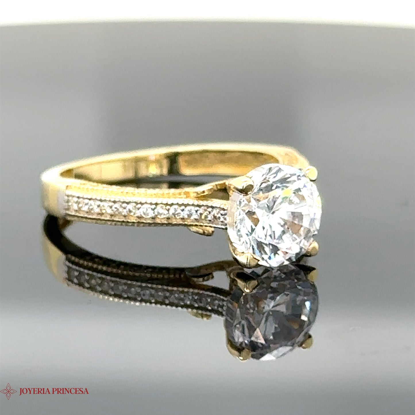 Anillo de compromiso con circonita de 14 quilates