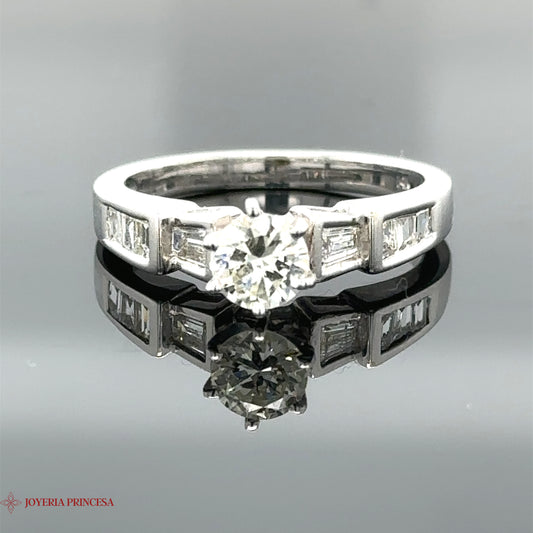 Anillo de compromiso de diamantes 14K