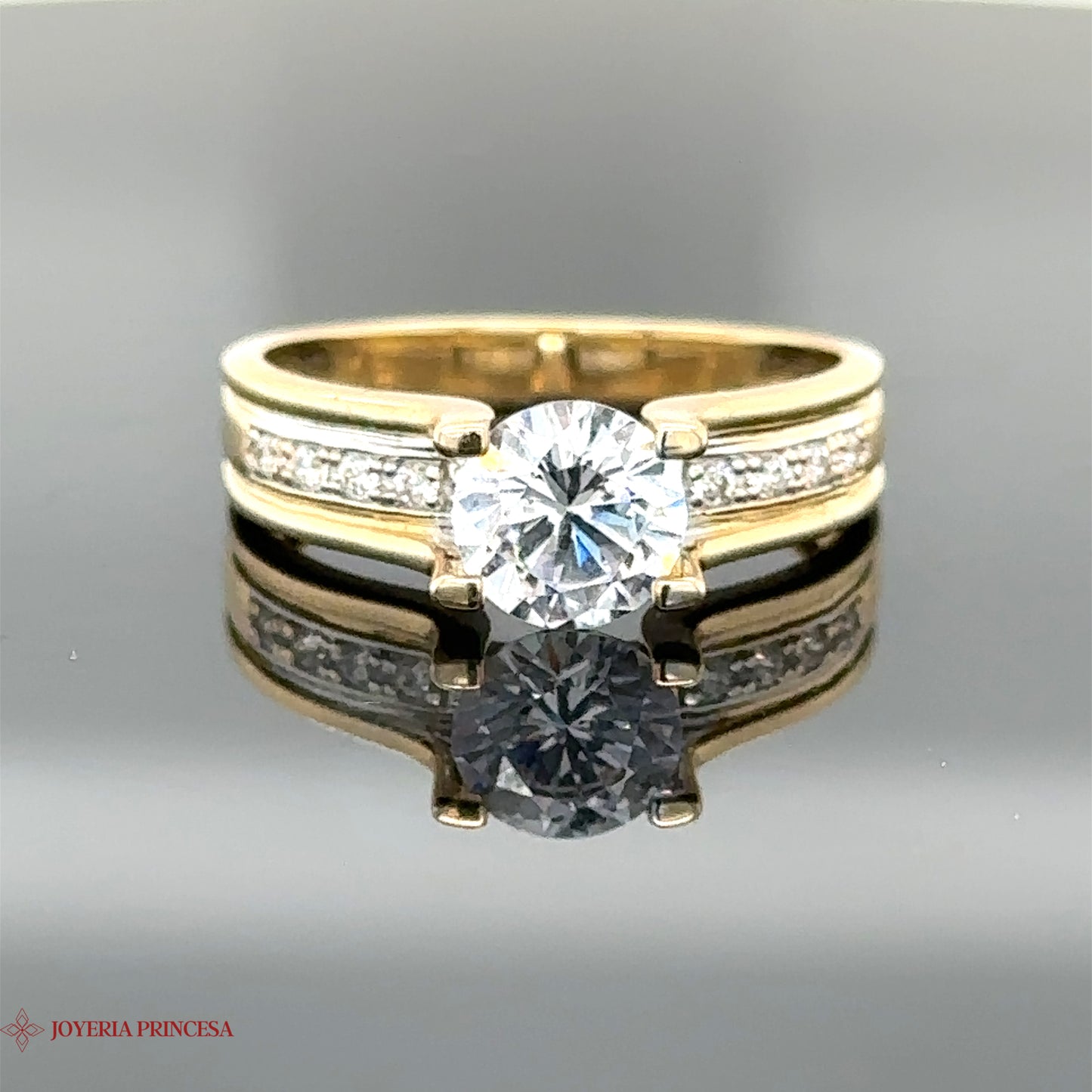 Anillo de compromiso con circonita de 14 quilates