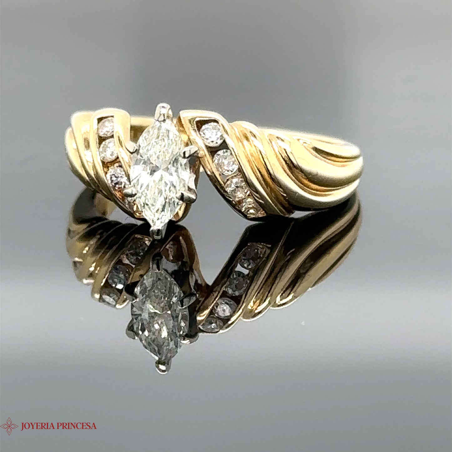 Anillo de compromiso de diamantes 14K