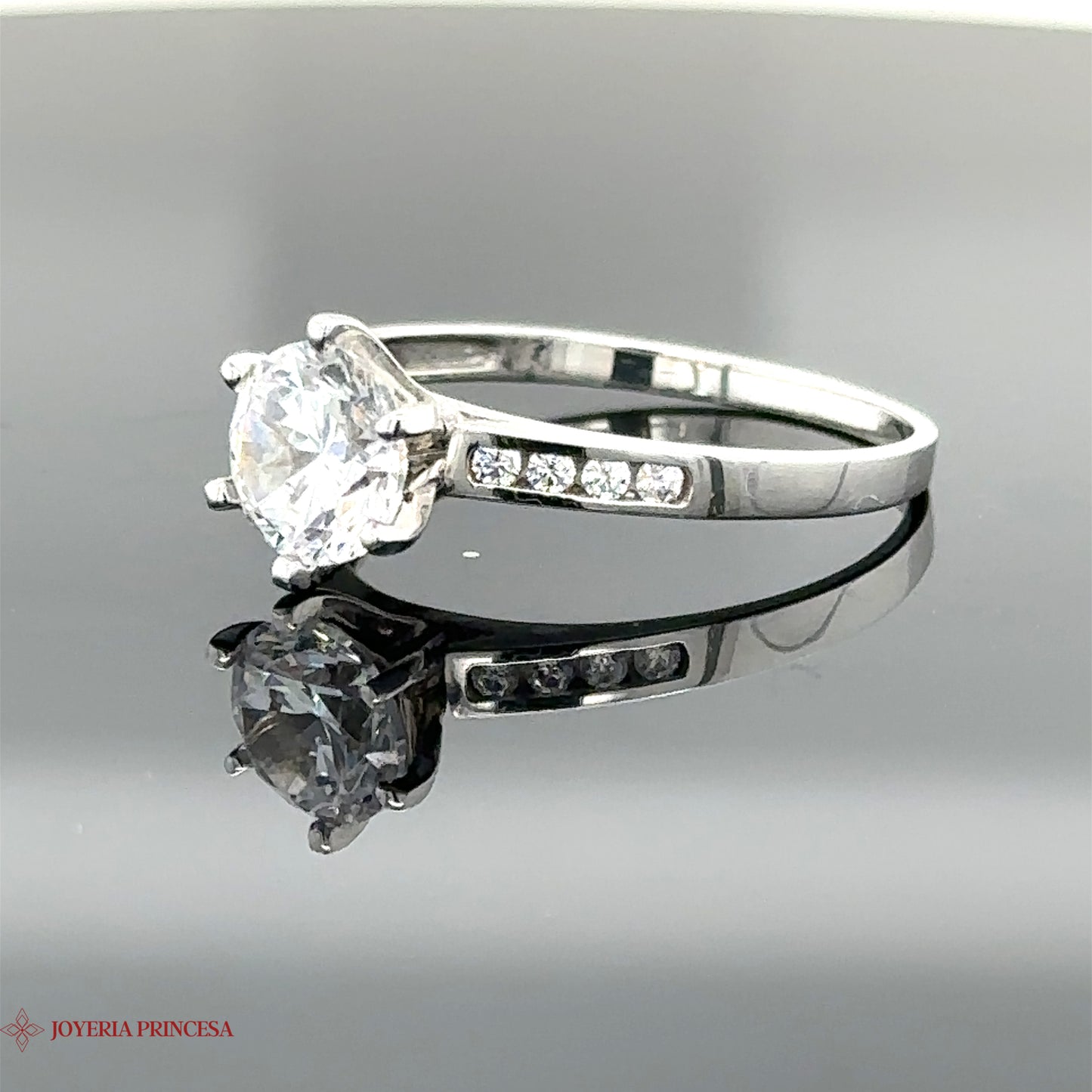 Anillo de compromiso simplista de oro blanco de 14 quilates