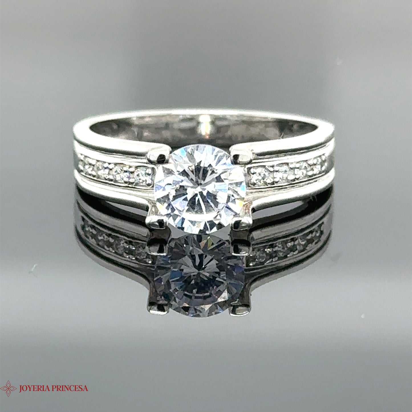 Anillo de compromiso de oro blanco de 14 quilates