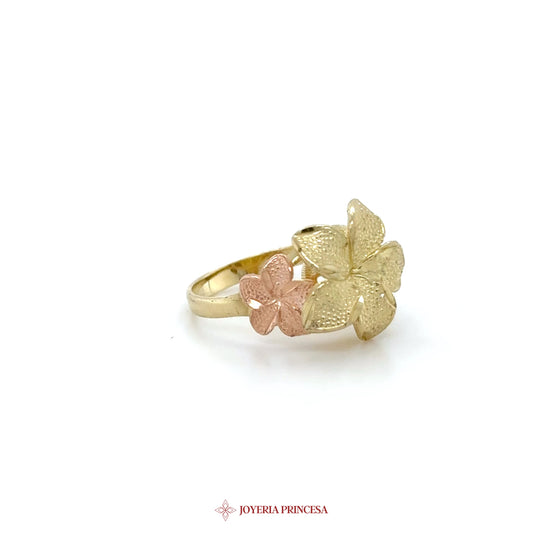 14K Gold Floral Motif Ring with Two-tone Flowers
