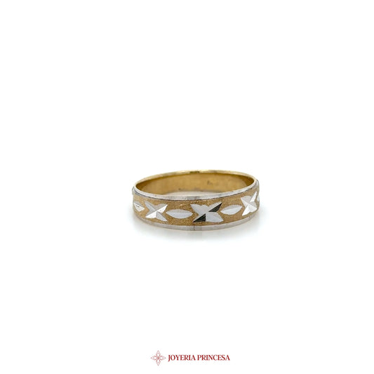 10K Gold Diamond-Cut Ring with Elegant Design
