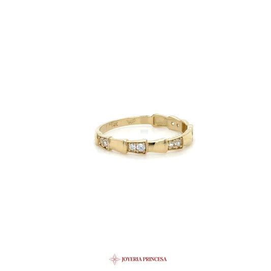14K Gold Ring with Simulated Diamonds and Elegant Design